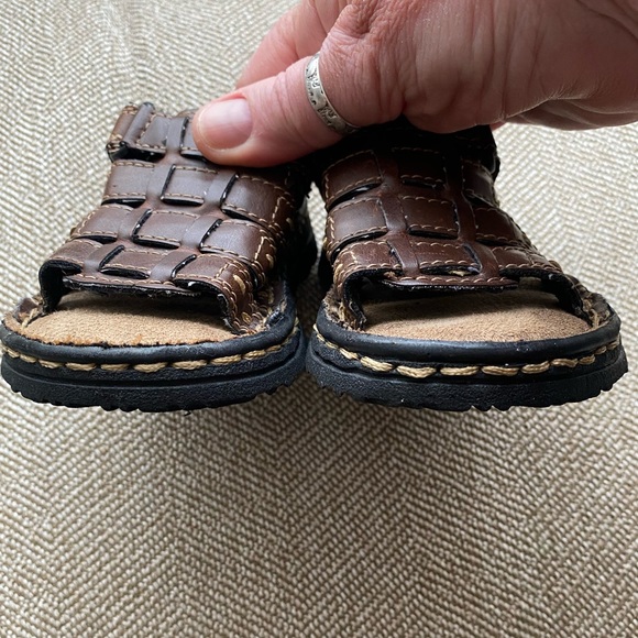 Little Boys Brown Open Toe Sandals with Velcro Closure. Woven Faux Leather. Sz 8 - Picture 3 of 10